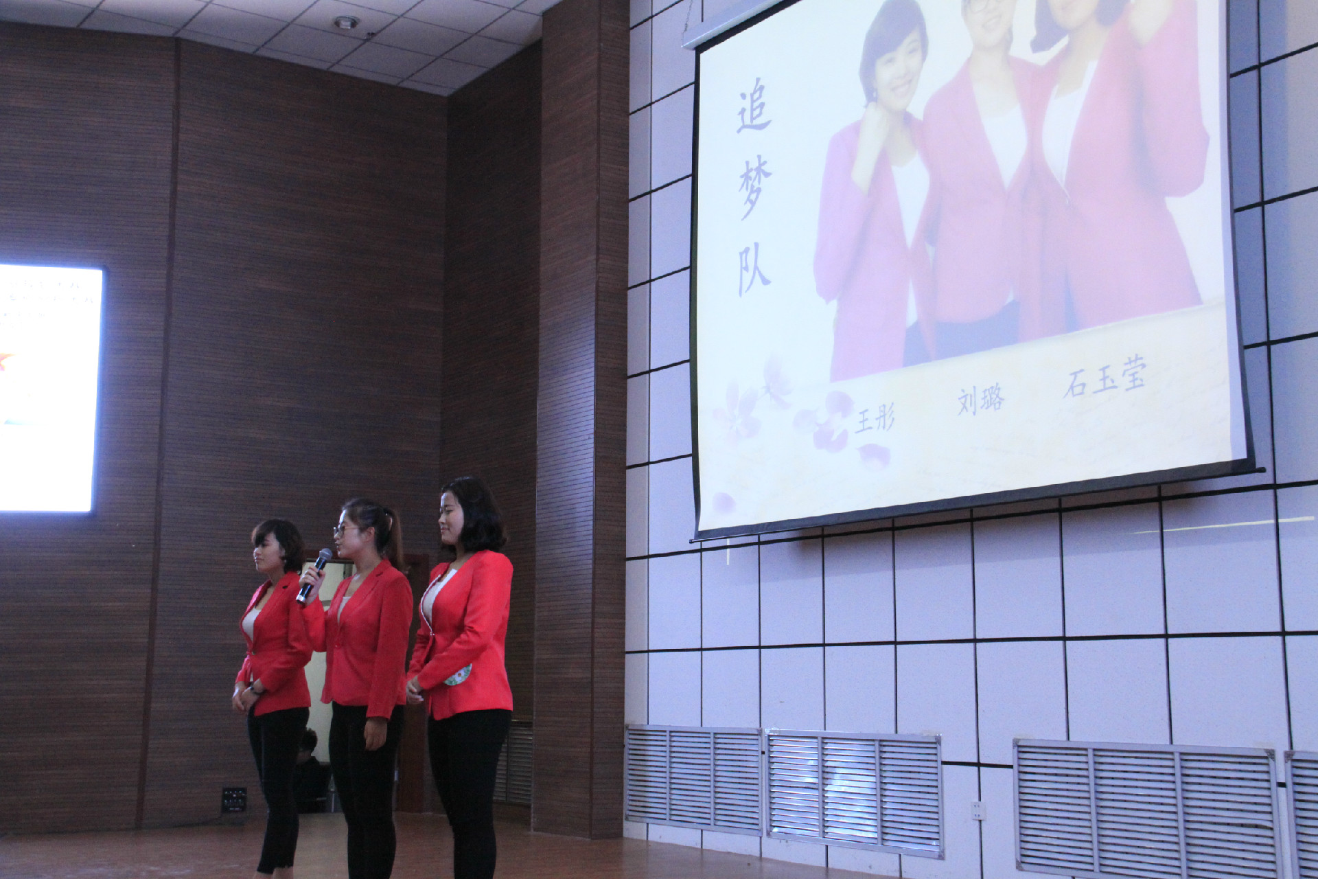 实践周基础部(大学生职业生涯规åˆ?创业者案例分析) 034.jpg 实践周基础部(大学生职业生涯规åˆ?创业者案例分析) 034.jpg